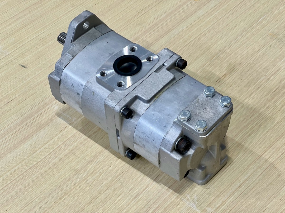 Гидравлический шестеренный насос Komatsu 705-51-20830 для Komatsu D65, D63, D68