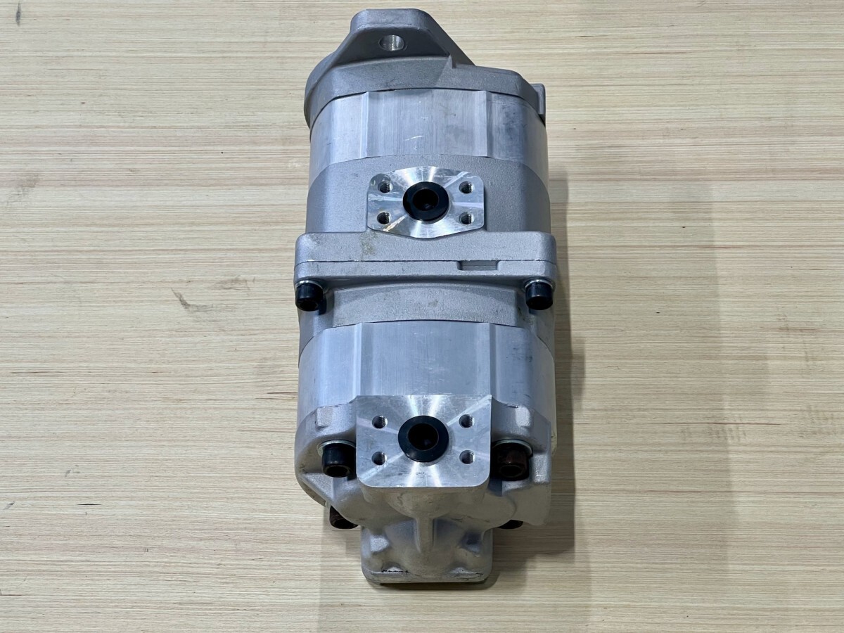 Гидравлический шестеренный насос Komatsu 705-51-20830 для Komatsu D65, D63, D68