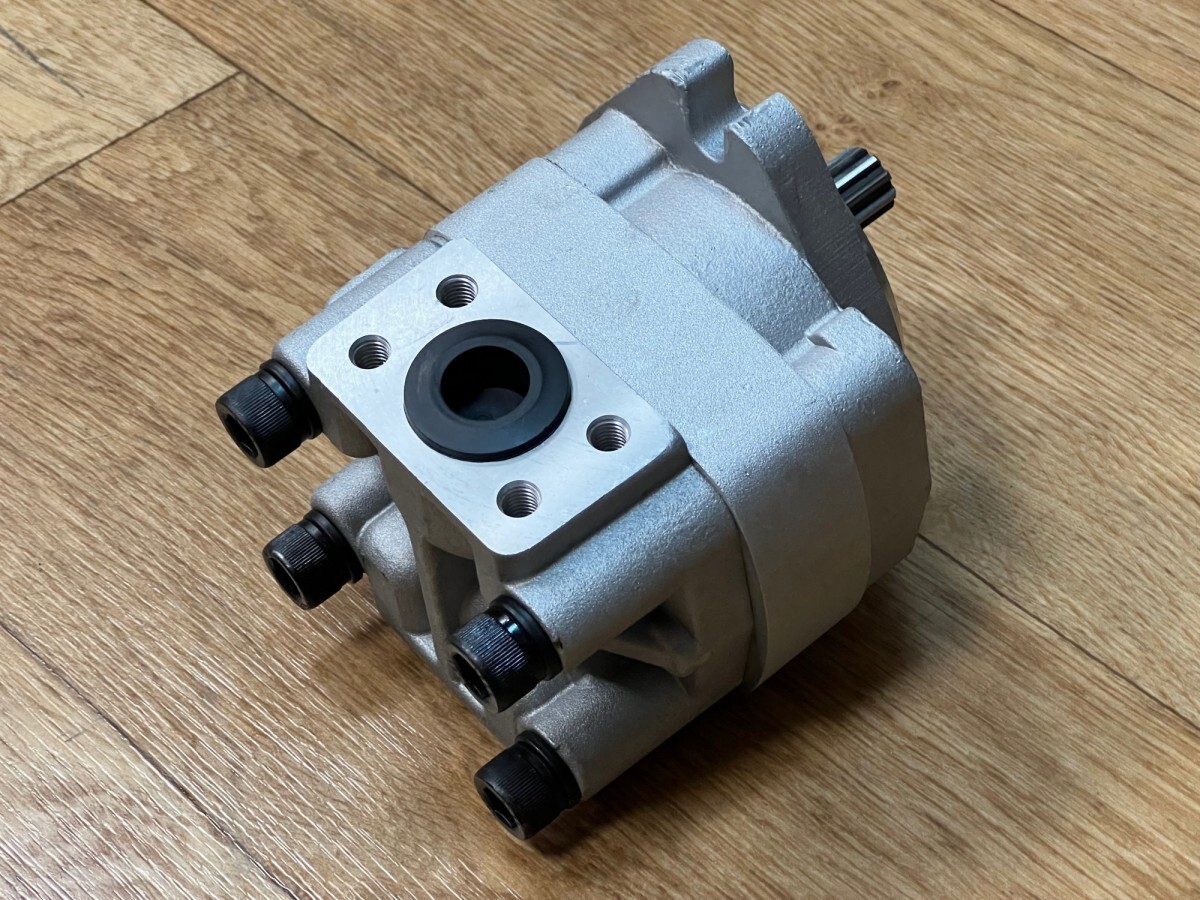 Насос в сборе Komatsu 705-41-01320 для Komatsu D65, D85, D60