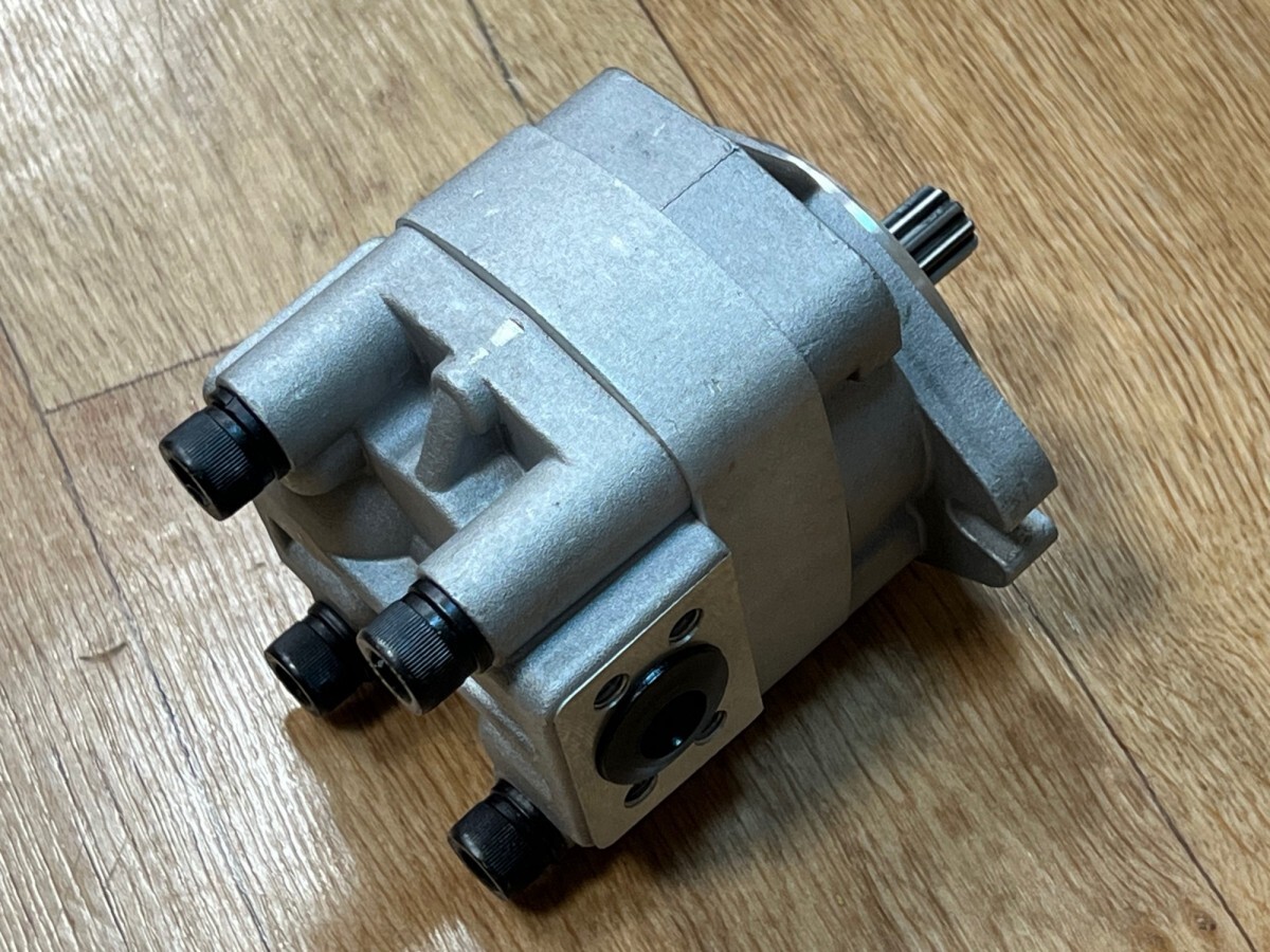 Насос шестеренный Komatsu 705-41-01050 для Komatsu D65, D155, D85, D60