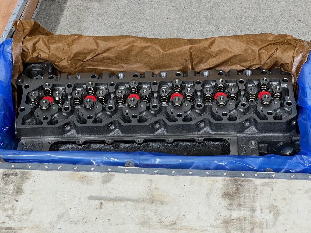 Головка блока цилиндров в сборе Komatsu 6754-11-1101 для Komatsu SAA6D107E
