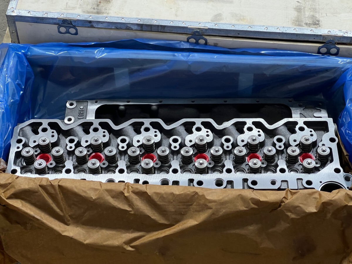 Головка блока цилиндров в сборе Komatsu 6754-11-1101 для Komatsu SAA6D107E