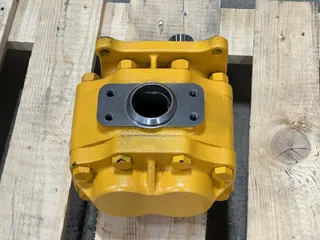 Гидравлический шестеренный насос Komatsu 07442-71102 для Komatsu D355