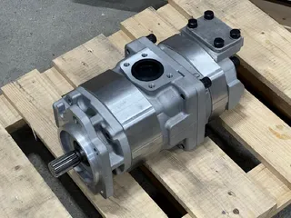 Гидравлический шестеренный насос Komatsu 705-52-30920 для Komatsu D275
