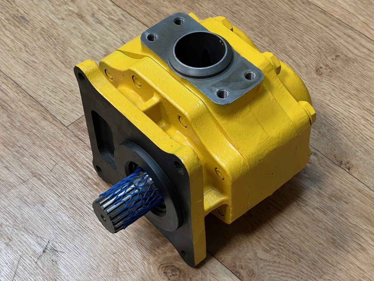 Гидравлический шестеренный насос Komatsu 07440-72202 для Komatsu D155, D150
