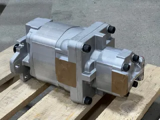 Гидравлический шестеренный насос Komatsu 705-53-31020 для Komatsu WD600, WA600