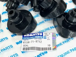 Крышка топливопровода Komatsu 6156-71-9712 для Komatsu SA6D125E, SAA6D125E