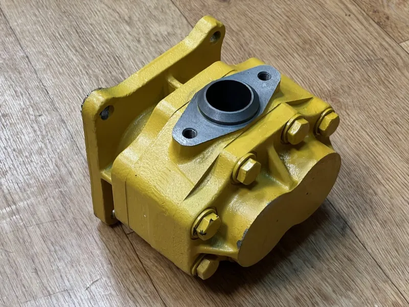 Гидравлический шестеренный насос Komatsu 07436-72202 для Komatsu D85, D135, D80, D95