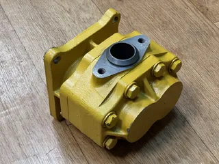 Гидравлический шестеренный насос Komatsu 07436-72202 для Komatsu D85, D135, D80, D95