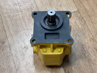 Гидравлический шестеренный насос Komatsu 07436-72202 для Komatsu D85, D135, D80, D95