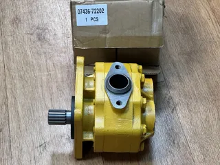 Гидравлический шестеренный насос Komatsu 07436-72202 для Komatsu D85, D135, D80, D95
