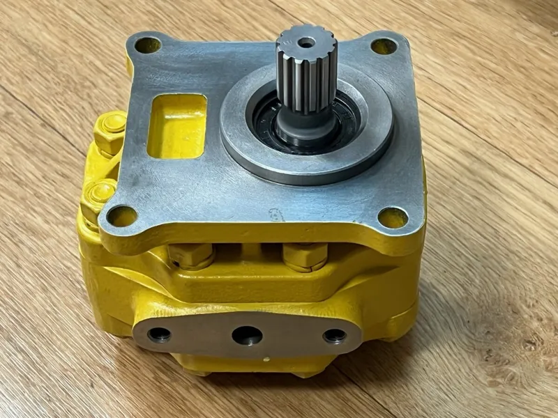 Гидравлический шестеренный насос Komatsu 07430-72203 для Komatsu D65, D75