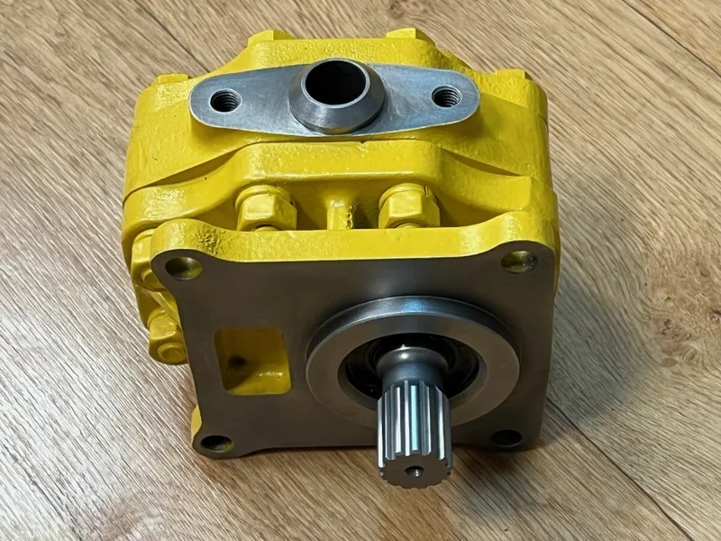 Гидравлический шестеренный насос Komatsu 07430-72203 для Komatsu D65, D75