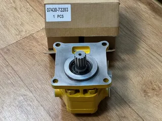 Гидравлический шестеренный насос Komatsu 07430-72203 для Komatsu D65, D75